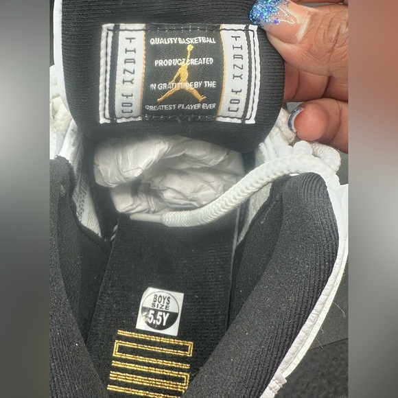 Jordan Black and White Sneakers Sleek Design - Picture 9 of 13